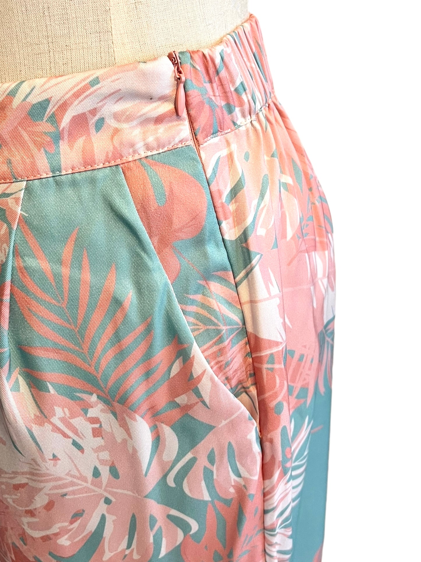 The Sang Size M Pink & Mint Green Leaf Print Pants