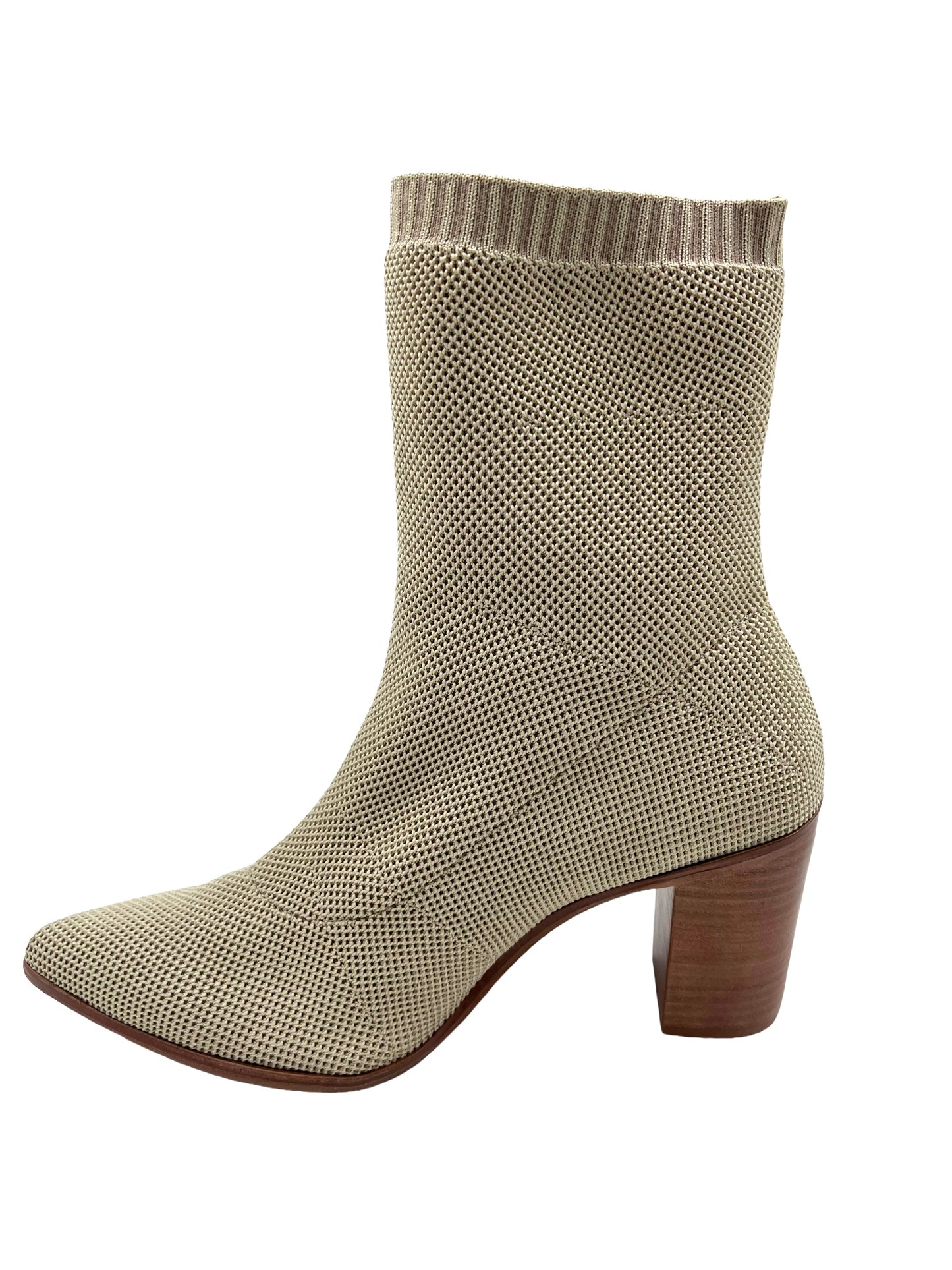 Schutz Size 9 Eggshell Dae Knit Booties