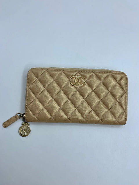 Chanel Champagne Calfskin 2014-2015 Coco Chanel Medallion Wallet