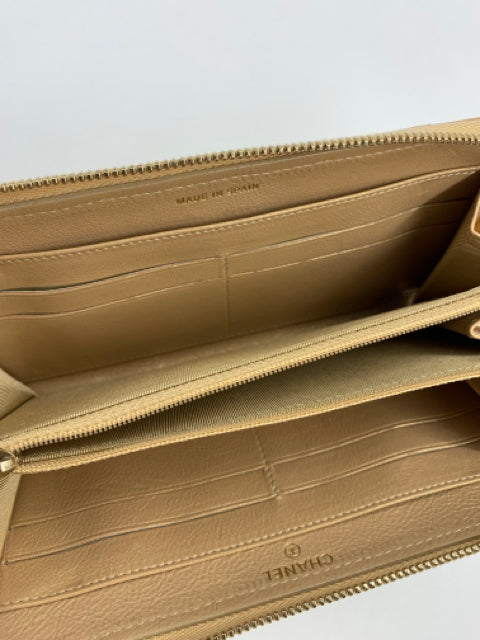 Chanel Champagne Calfskin 2014-2015 Coco Chanel Medallion Wallet