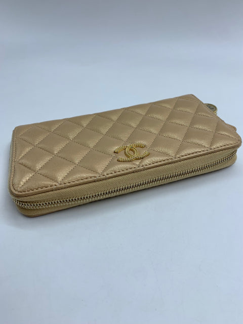 Chanel Champagne Calfskin 2014-2015 Coco Chanel Medallion Wallet
