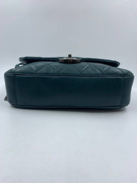 Chanel Green Calfskin Paris-Edinburgh Coco Sporran Jumbo Flap Handbag