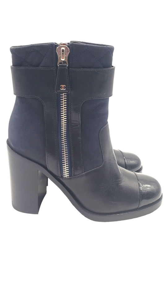 Chanel Black Navy Leather Suede Quilted Size 38 Ankle Boots