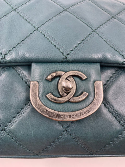 Chanel Green Calfskin Paris-Edinburgh Coco Sporran Jumbo Flap Handbag