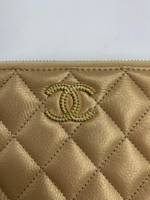 Chanel Champagne Calfskin 2014-2015 Coco Chanel Medallion Wallet