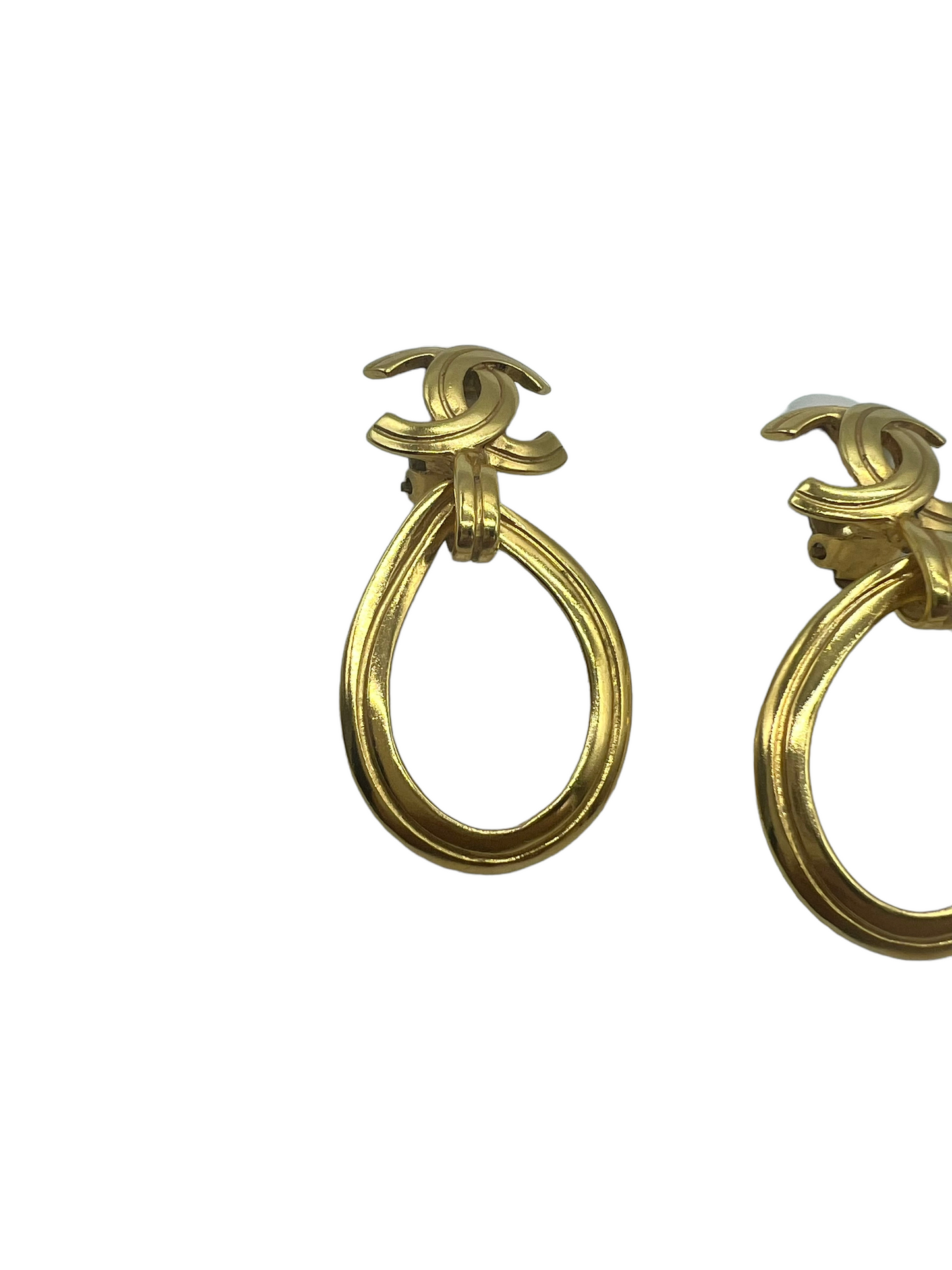 Chanel Gold Vintage 96P Tear Drop Clip On Earrings