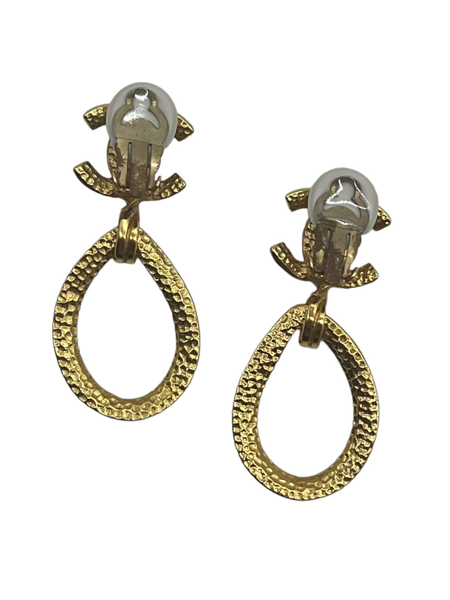 Chanel Gold Vintage 96P Tear Drop Clip On Earrings