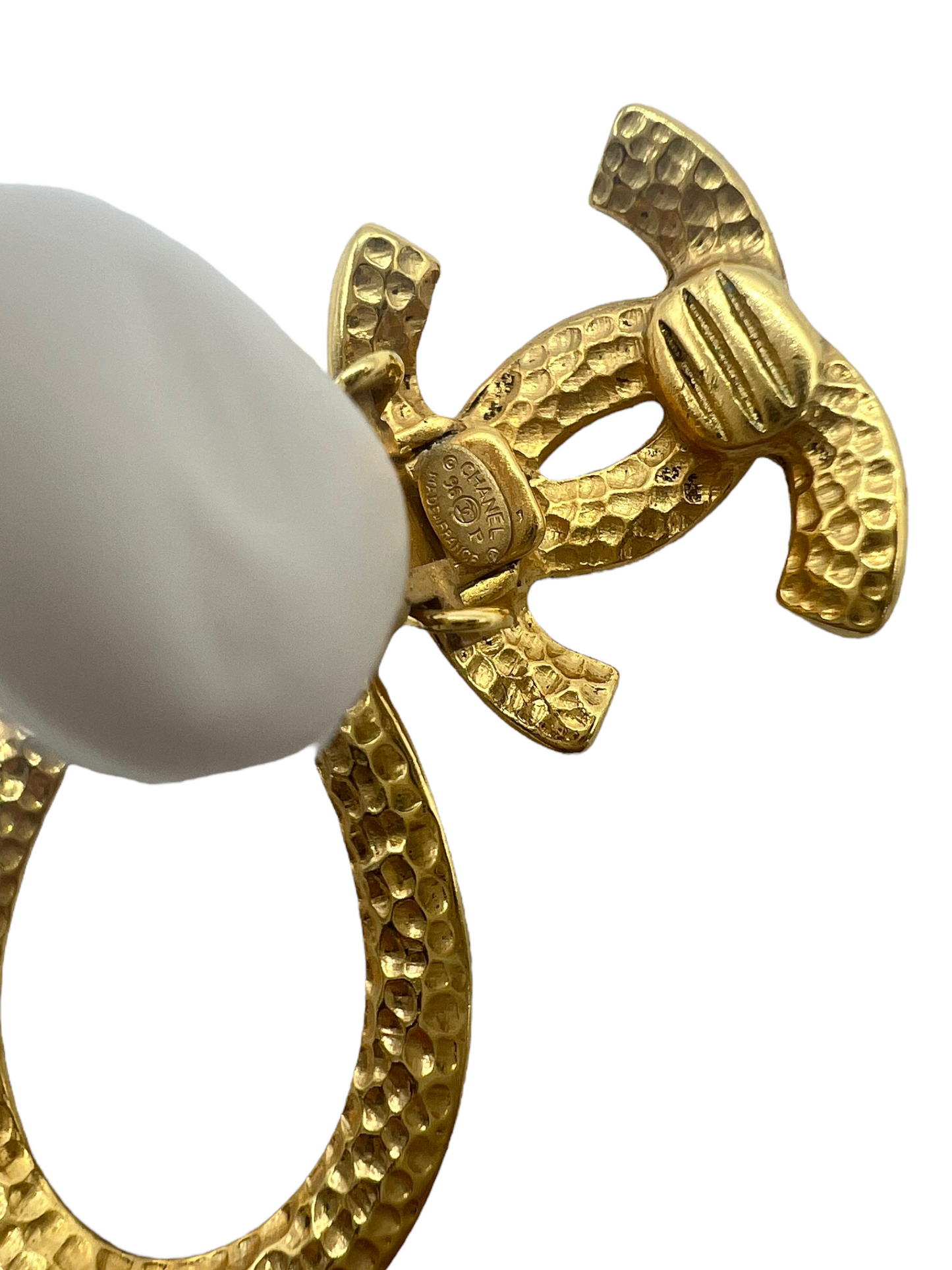 Chanel Gold Vintage 96P Tear Drop Clip On Earrings