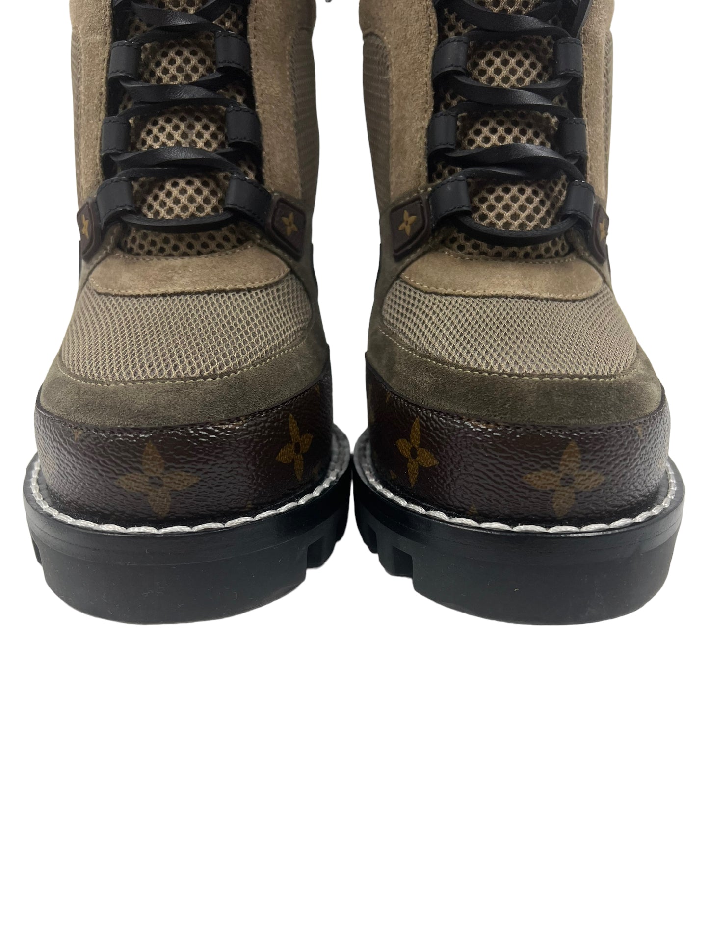 Louis Vuitton Size 40 Suede Calfskin Star Trail Boots