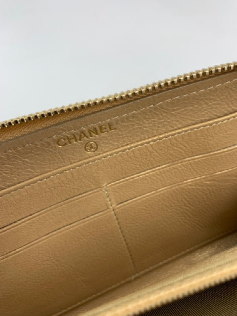 Chanel Champagne Calfskin 2014-2015 Coco Chanel Medallion Wallet