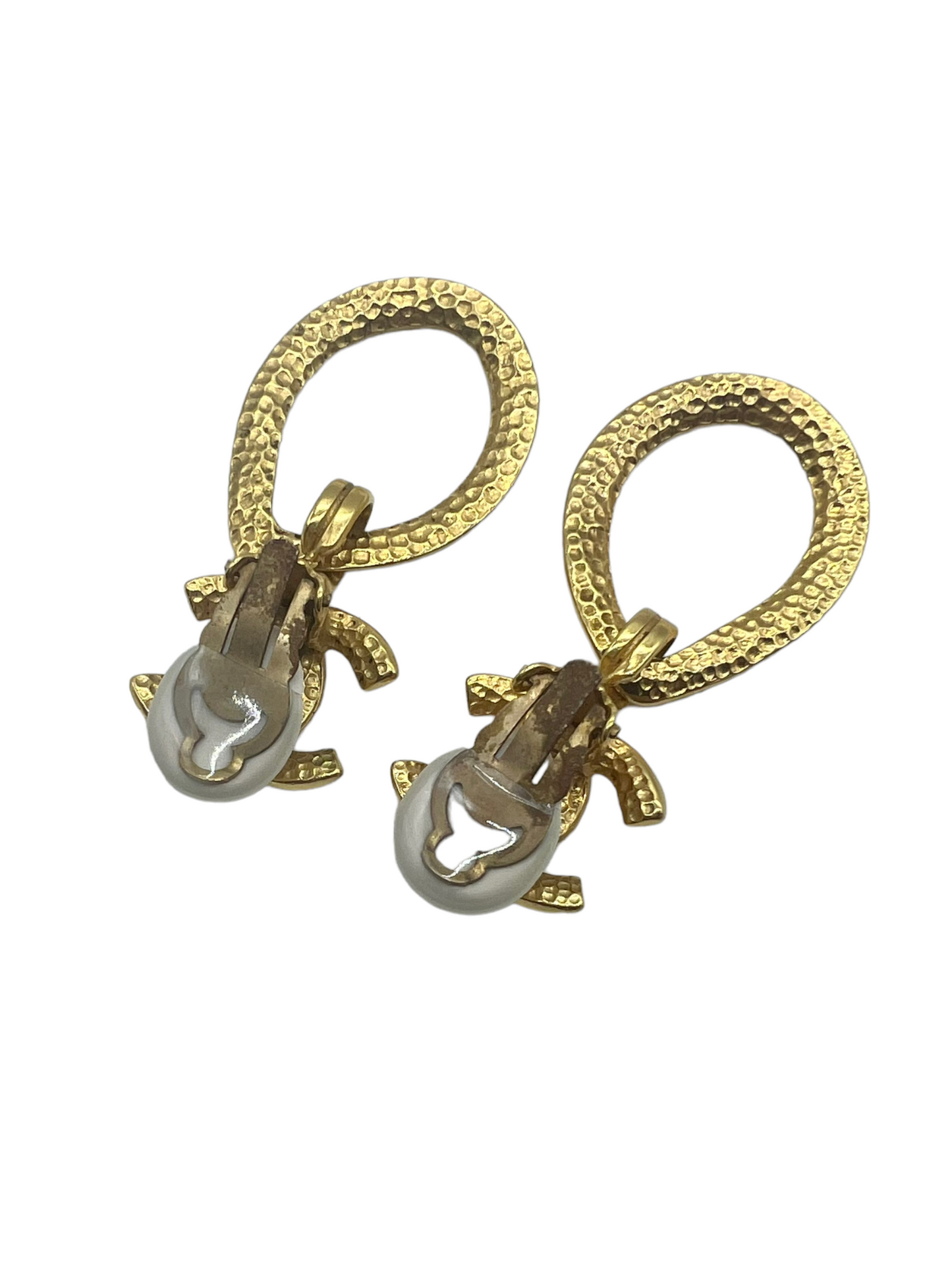 Chanel Gold Vintage 96P Tear Drop Clip On Earrings