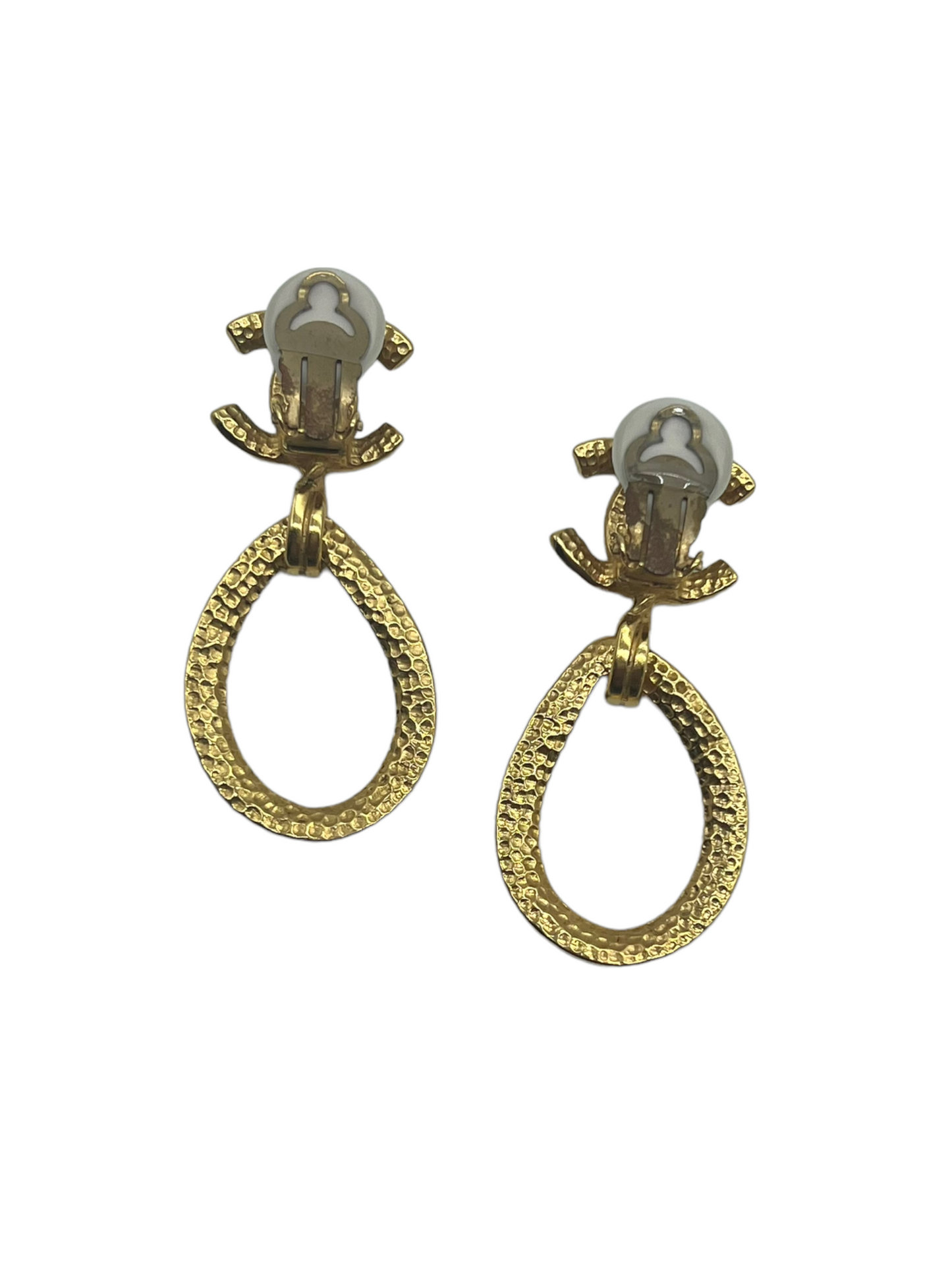 Chanel Gold Vintage 96P Tear Drop Clip On Earrings